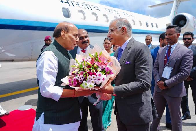 ඉන්දීය ආරක්ෂක අමාත්‍ය රාජ්නාත් සිං තෙදින නිල සංචාරයක් සඳහා දිවයිනට